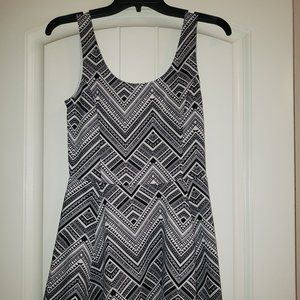 💋Black/ White Dress**2 for  $15 Bundled**